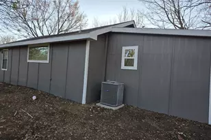 1808 W Long St, Paris, TX 75460 - Photo 10