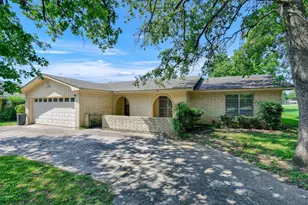 910 Kiowa Dr W, Lake Kiowa, TX 76240 - Photo 1