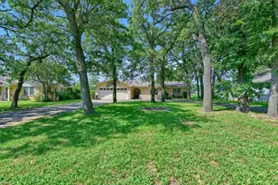 910 Kiowa Dr W, Lake Kiowa, TX 76240 - Photo 2
