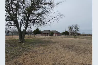 632 E Reindeer Road, Lancaster, TX 75146 - Photo 2