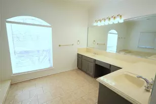 8925 Hunters Glen Trail, Fort Worth, TX 76120 - Photo 18