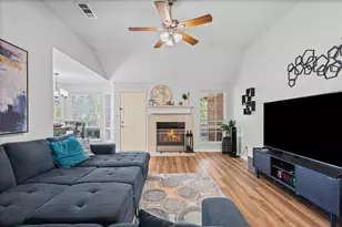 321 Meadow Park Dr, White Settlement, TX 76108 - Photo 6