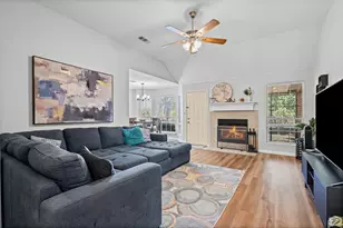 321 Meadow Park Dr, White Settlement, TX 76108 - Photo 4