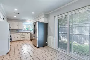 10011 Glen Canyon Dr, Dallas, TX 75243 - Photo 16