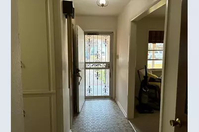 2421 Shalon Avenue, Fort Worth, TX 76112 - Photo 6