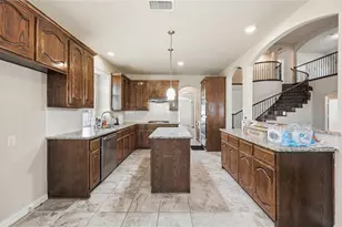 912 Foxtail Dr, Mansfield, TX 76063 - Photo 6