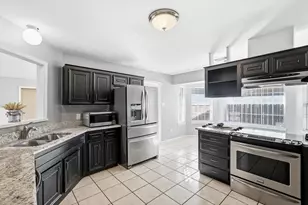 2206 Oak Forest Ct, Arlington, TX 76012 - Photo 4