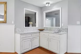 2206 Oak Forest Ct, Arlington, TX 76012 - Photo 10