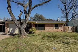 2404 William Brewster Dr, Irving, TX 75062 - Photo 2
