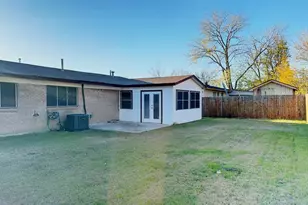 2837 Lowell Dr, Irving, TX 75062 - Photo 26