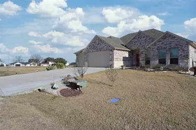 540 Islet Drive, Runaway Bay, TX 76426 - Photo 4