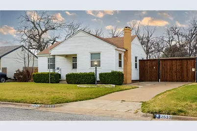 2512 Earl Lane, Fort Worth, TX 76107 - Photo 2