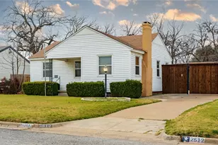2512 Earl Ln, Fort Worth, TX 76107 - Photo 2
