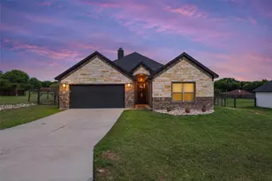 1306 E Apache Trail, Granbury, TX 76048 - Photo 2