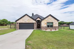 1306 E Apache Trail, Granbury, TX 76048 - Photo 2