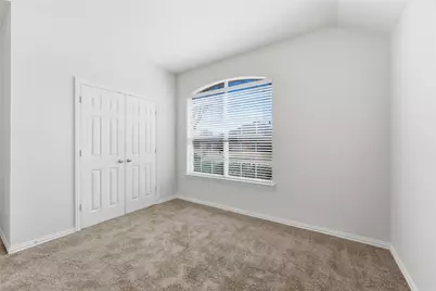 524 Suffolk Drive, Grand Prairie, TX 75052 - Photo 26