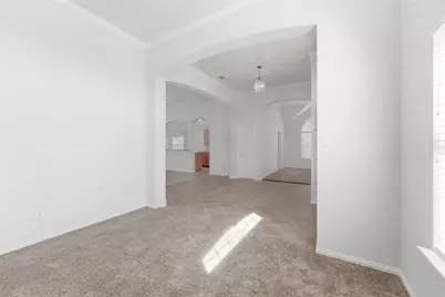 524 Suffolk Drive, Grand Prairie, TX 75052 - Photo 6