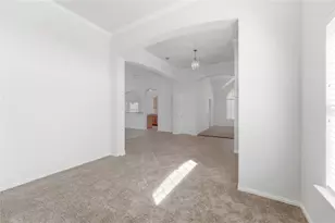 524 Suffolk Dr, Grand Prairie, TX 75052 - Photo 6