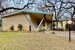 2013 Mill Creek Dr, Arlington, TX 76010 - Photo 2