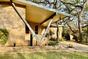 2013 Mill Creek Dr, Arlington, TX 76010 - Photo 2