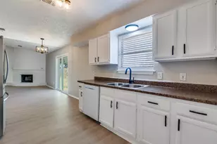 6009 Maple Springs Dr, Arlington, TX 76001 - Photo 12