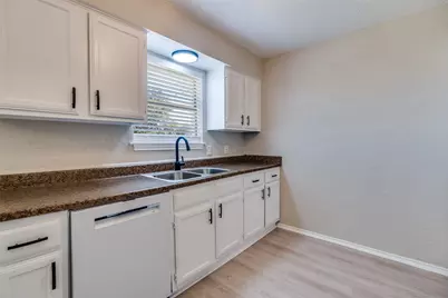 6009 Maple Springs Drive, Arlington, TX 76001 - Photo 10