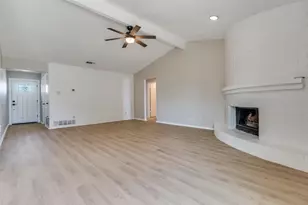 6009 Maple Springs Dr, Arlington, TX 76001 - Photo 4