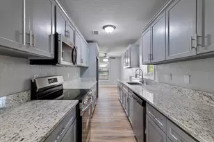 4321 Green Oak Dr, Granbury, TX 76048 - Photo 6