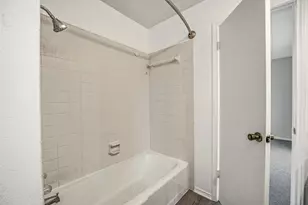 122 Heritage Trail, Granbury, TX 76048 - Photo 10