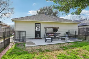 1102 N Gaines St, Ennis, TX 75119 - Photo 30