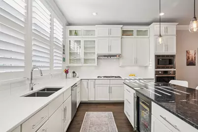 2815 Lynlock Court, Dallas, TX 75219 - Photo 12