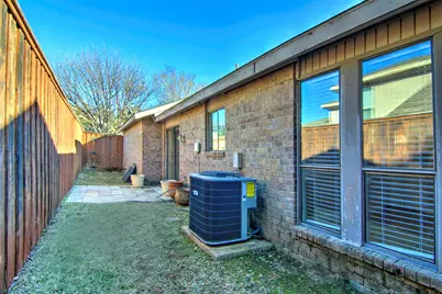 14822 Sopras Circle, Addison, TX 75001 - Photo 32