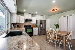 2008 Haymeadow, Carrollton, TX 75007 - Photo 12