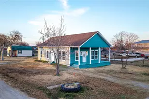 324 E Pace St, Frost, TX 76641 - Photo 32