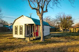 324 E Pace St, Frost, TX 76641 - Photo 36