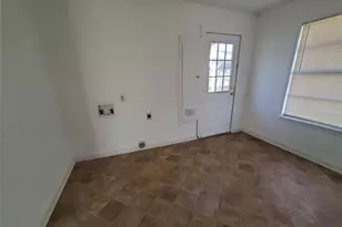 351 S Waco St, Van Alstyne, TX 75495 - Photo 10