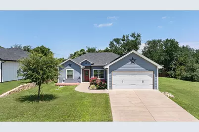 2206 Navasota Street, Granbury, TX 76048 - Photo 2