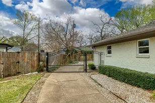 1012 Sleepy Hollow Dr N, Irving, TX 75061 - Photo 4