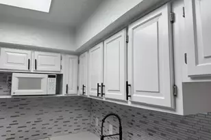 2300 Bamboo Dr, Arlington, TX 76006 - Photo 4