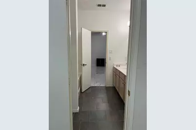 7504 Marsland Lane, Arlington, TX 76001 - Photo 6