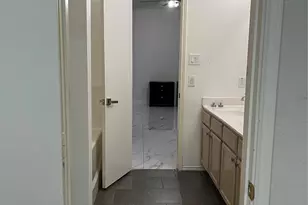 7504 Marsland Ln, Arlington, TX 76001 - Photo 6