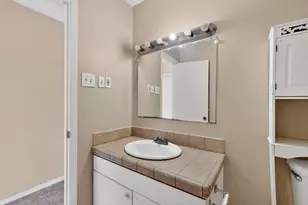 8 W Townhouse Ln, Grand Prairie, TX 75052 - Photo 24