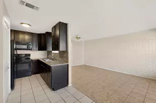 8 W Townhouse Ln, Grand Prairie, TX 75052 - Photo 12