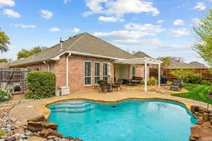1116 Carousel Dr, Bedford, TX 76021 - Photo 2