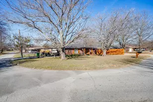 449 W Dunlap Ave, Boyd, TX 76023 - Photo 4
