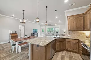 2607 Austin Dr, Granbury, TX 76048 - Photo 10