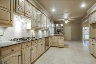 2710 Devonshire Dr, Carrollton, TX 75007 - Photo 10