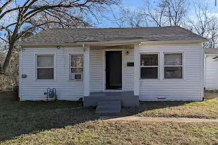 823 W 9th St, Bonham, TX 75418 - Photo 1