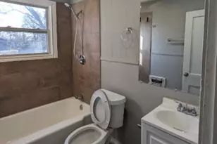 823 W 9th St, Bonham, TX 75418 - Photo 8