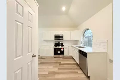 2711 Canterbury Street, Euless, TX 76039 - Photo 14